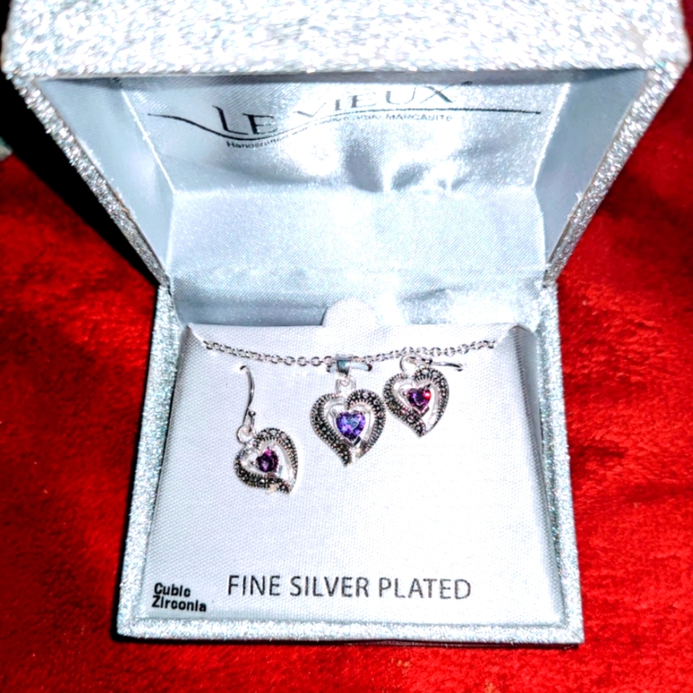 Necklace box
